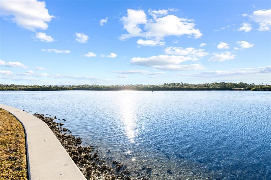 На продажу: $299,990 (2 спален, 2 ванн, 1040 Квадратных фут)