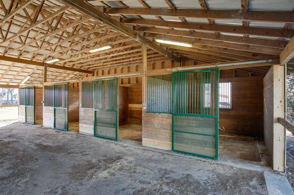 На продажу: $599,000 (20.01 acres)