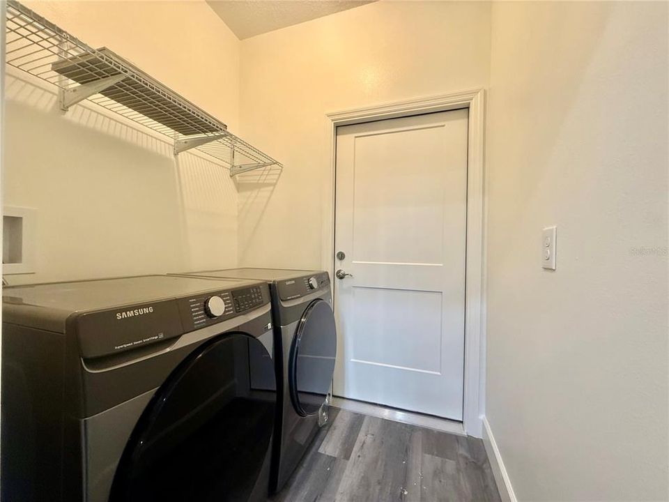 На продажу: $299,900 (3 спален, 2 ванн, 1471 Квадратных фут)