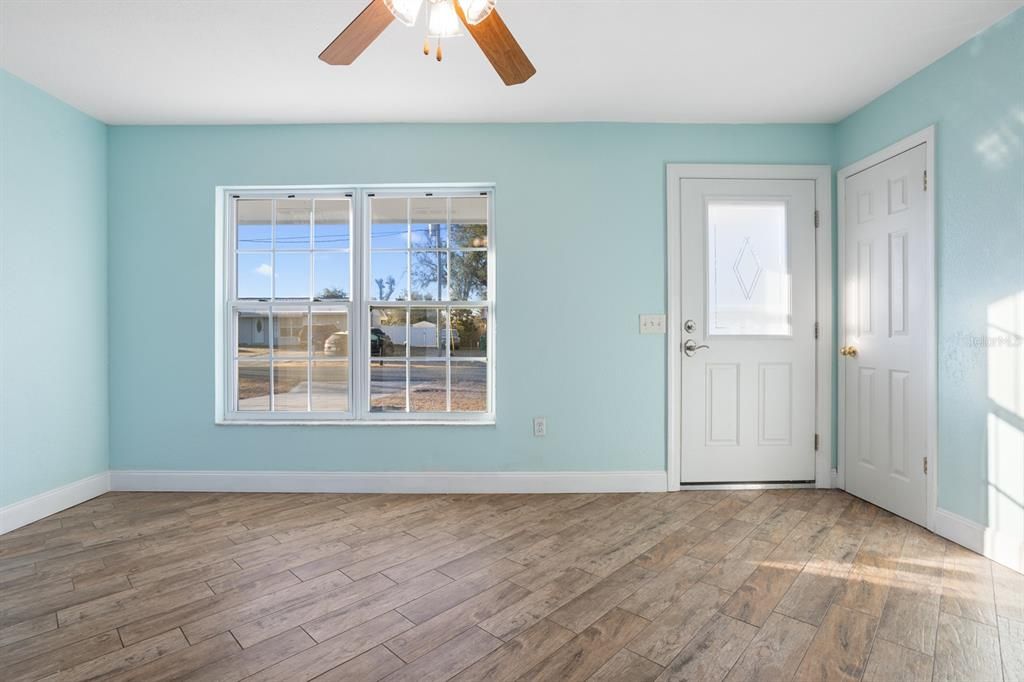 Active With Contract: $249,900 (4 beds, 1 baths, 1300 Square Feet)
