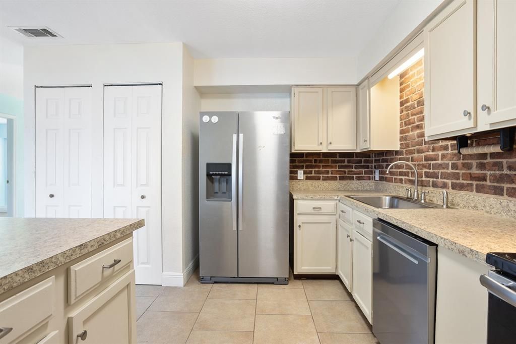 Active With Contract: $249,900 (4 beds, 1 baths, 1300 Square Feet)