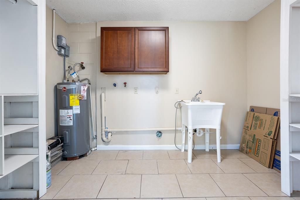 Active With Contract: $249,900 (4 beds, 1 baths, 1300 Square Feet)