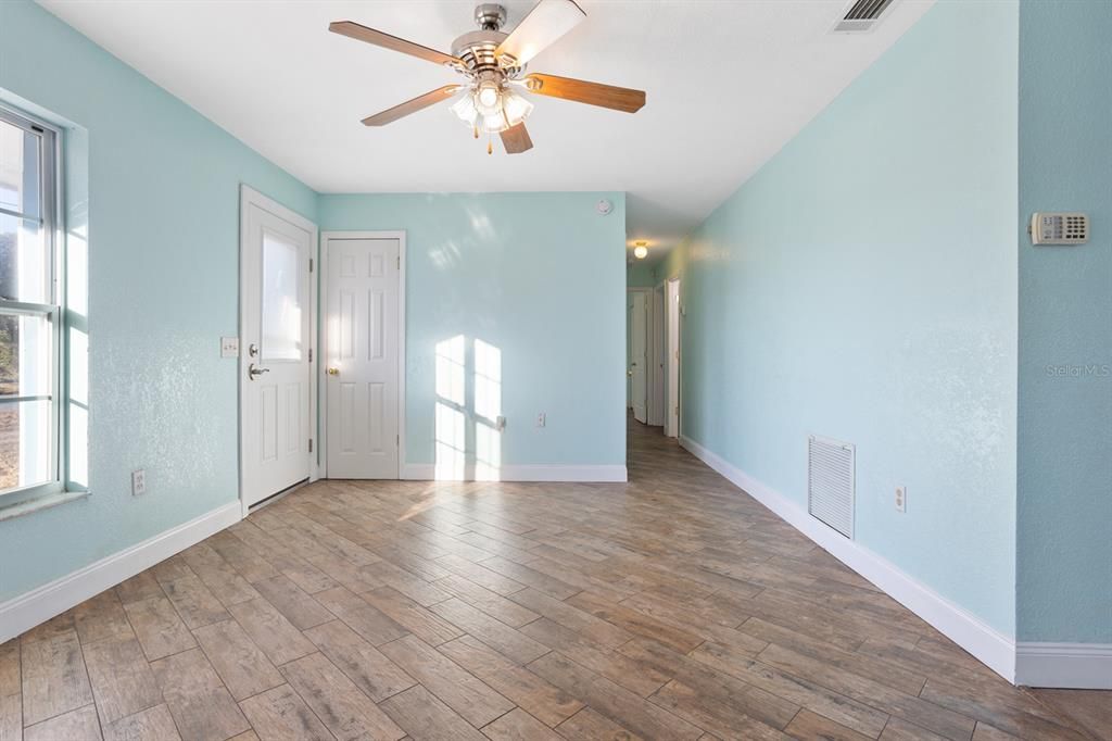 Active With Contract: $249,900 (4 beds, 1 baths, 1300 Square Feet)