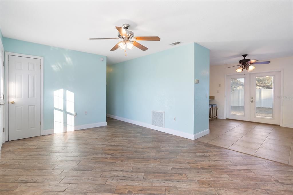 Active With Contract: $249,900 (4 beds, 1 baths, 1300 Square Feet)