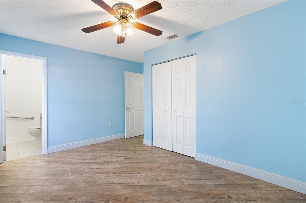 Active With Contract: $249,900 (4 beds, 1 baths, 1300 Square Feet)