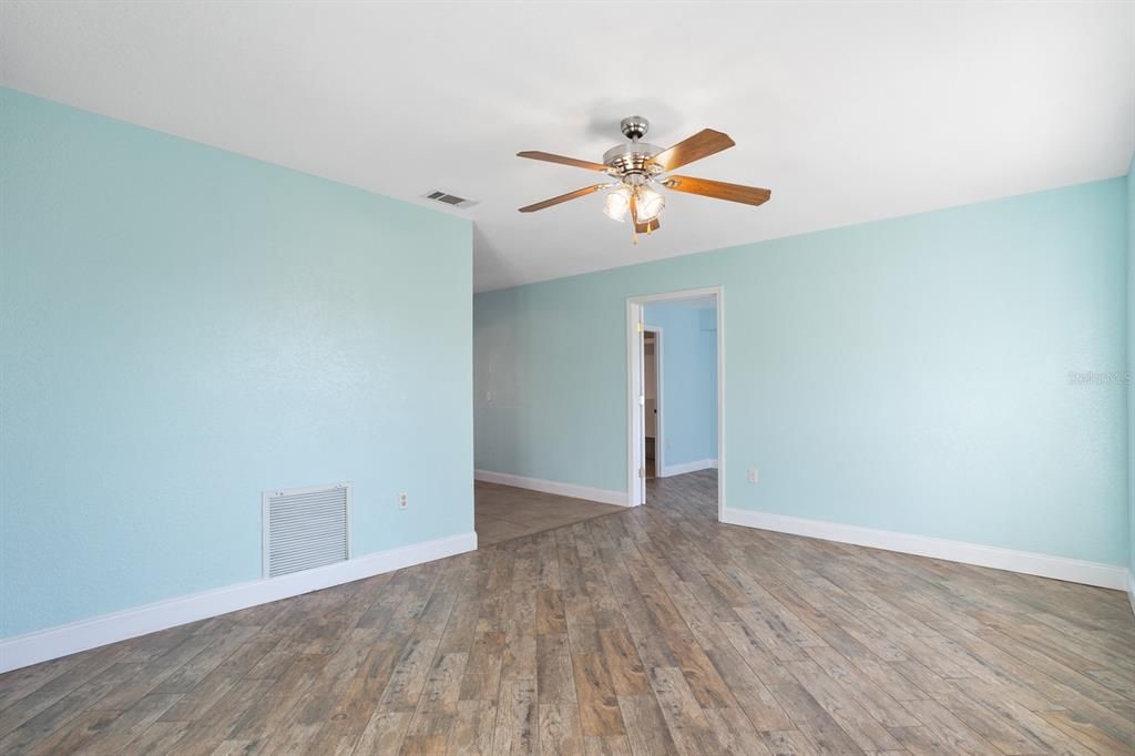 Active With Contract: $249,900 (4 beds, 1 baths, 1300 Square Feet)