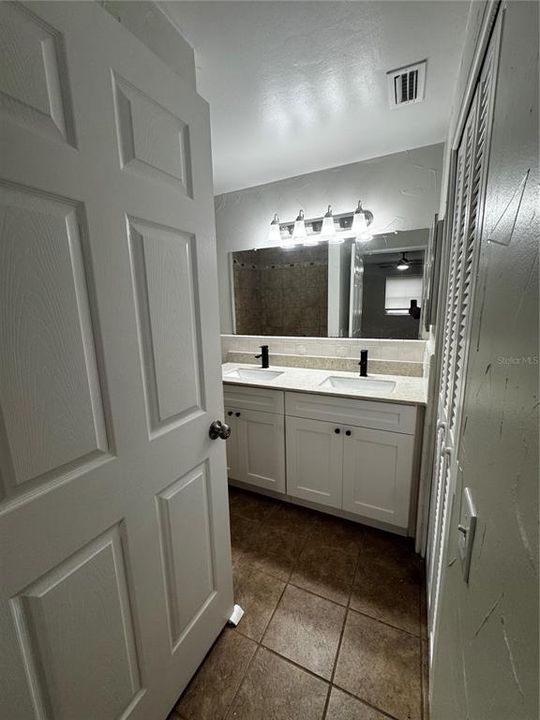 For Rent: $2,400 (3 beds, 2 baths, 1174 Square Feet)