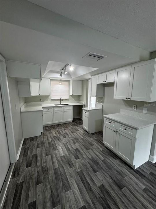 For Rent: $2,400 (3 beds, 2 baths, 1174 Square Feet)