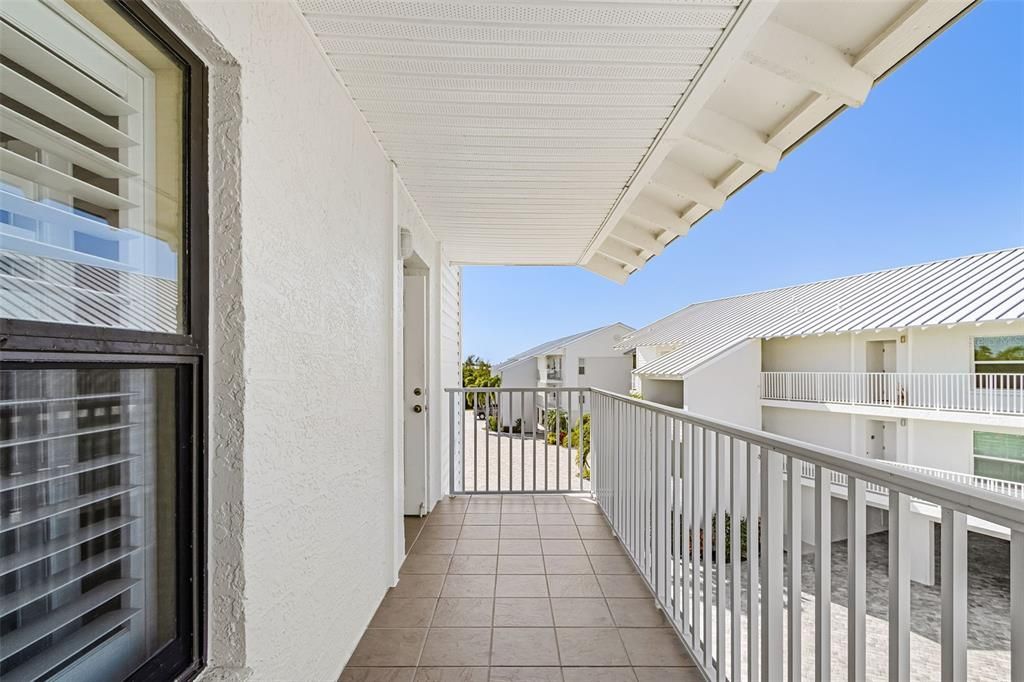 For Sale: $465,000 (2 beds, 2 baths, 1059 Square Feet)