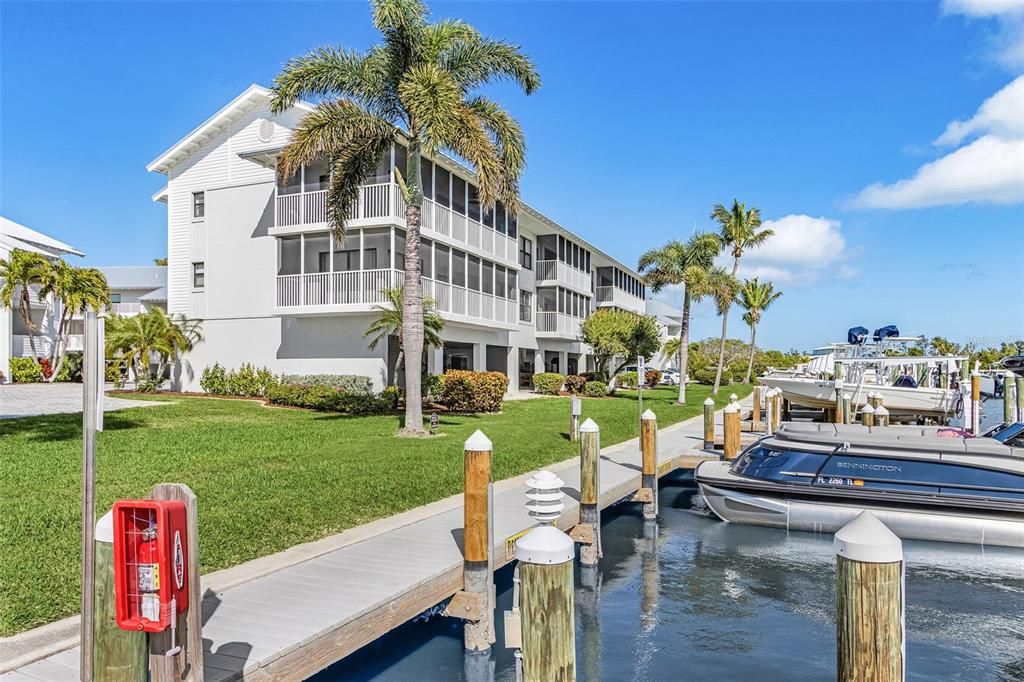 For Sale: $465,000 (2 beds, 2 baths, 1059 Square Feet)