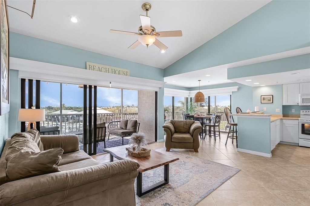 For Sale: $465,000 (2 beds, 2 baths, 1059 Square Feet)