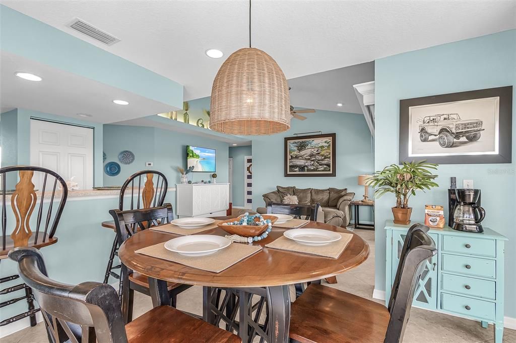 For Sale: $465,000 (2 beds, 2 baths, 1059 Square Feet)