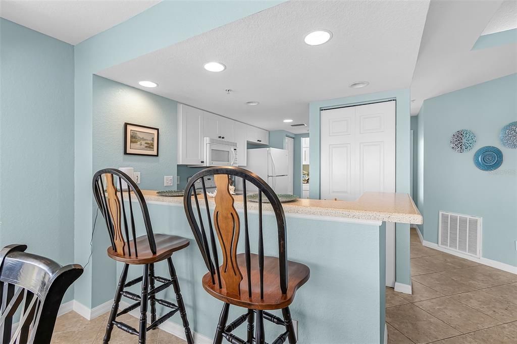 For Sale: $465,000 (2 beds, 2 baths, 1059 Square Feet)