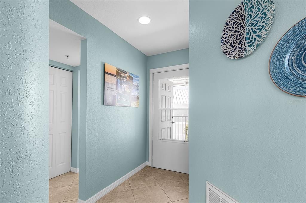 For Sale: $465,000 (2 beds, 2 baths, 1059 Square Feet)