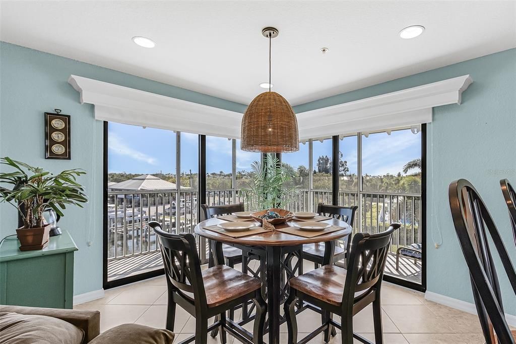 For Sale: $465,000 (2 beds, 2 baths, 1059 Square Feet)