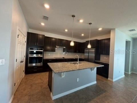 出租: $2,500 (4 贝兹, 2 浴室, 2332 平方英尺)