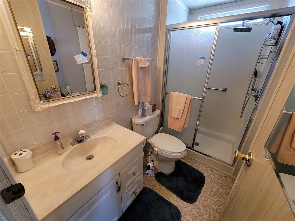 На продажу: $115,000 (2 спален, 1 ванн, 768 Квадратных фут)