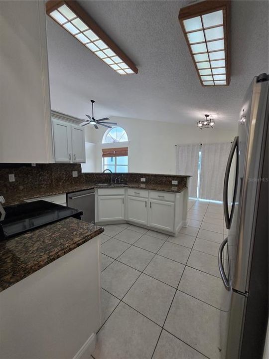 For Rent: $3,000 (4 beds, 2 baths, 2017 Square Feet)