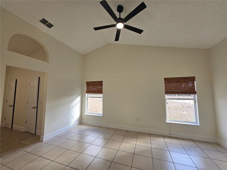 For Rent: $3,000 (4 beds, 2 baths, 2017 Square Feet)