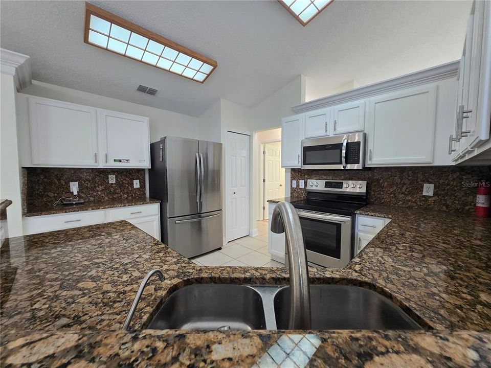 For Rent: $3,000 (4 beds, 2 baths, 2017 Square Feet)