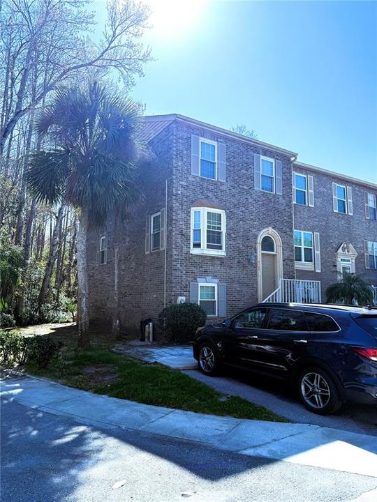 Vendido Recientemente: $389,000 (4 camas, 3 baños, 2400 Pies cuadrados)