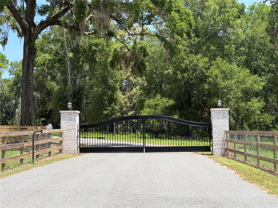 На продажу: $350,000 (11.60 acres)