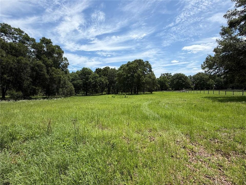 На продажу: $406,000 (11.60 acres)