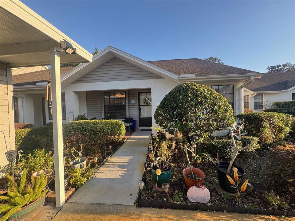 Activo con contrato: $195,999 (2 camas, 2 baños, 988 Pies cuadrados)