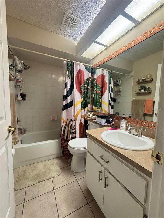 Activo con contrato: $195,999 (2 camas, 2 baños, 988 Pies cuadrados)