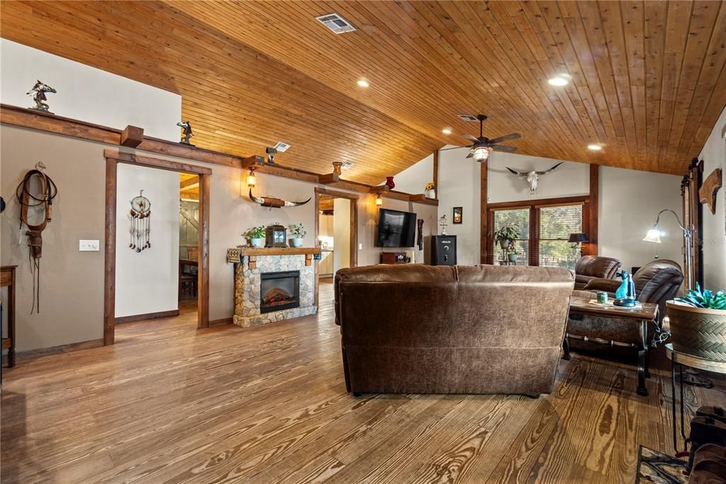 待售: $709,413 (3 贝兹, 2 浴室, 2167 平方英尺)