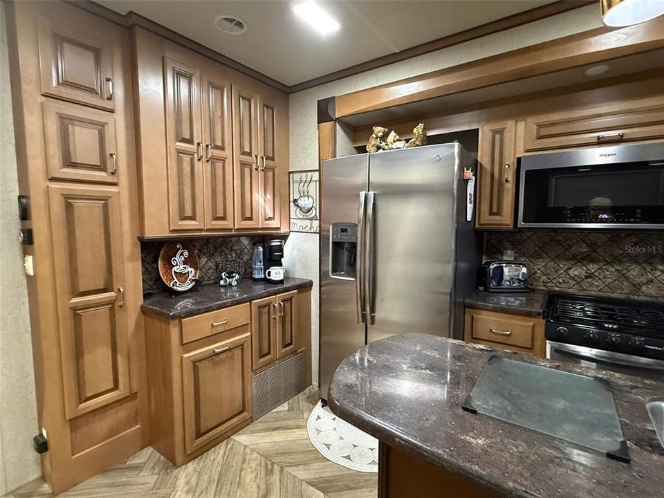 На продажу: $124,900 (1 спален, 1 ванн, 400 Квадратных фут)