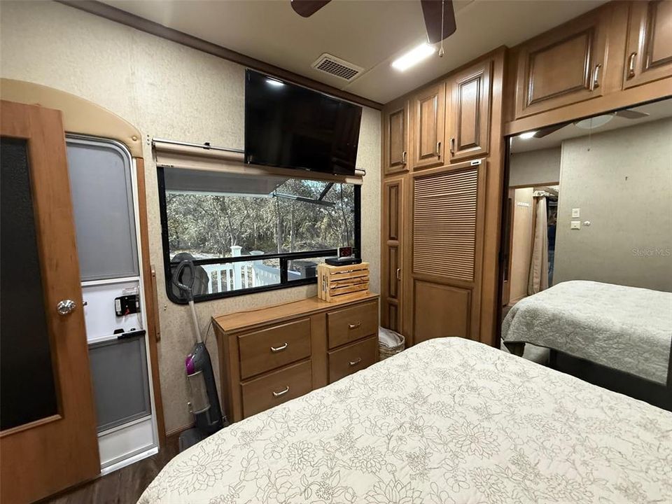 На продажу: $124,900 (1 спален, 1 ванн, 400 Квадратных фут)