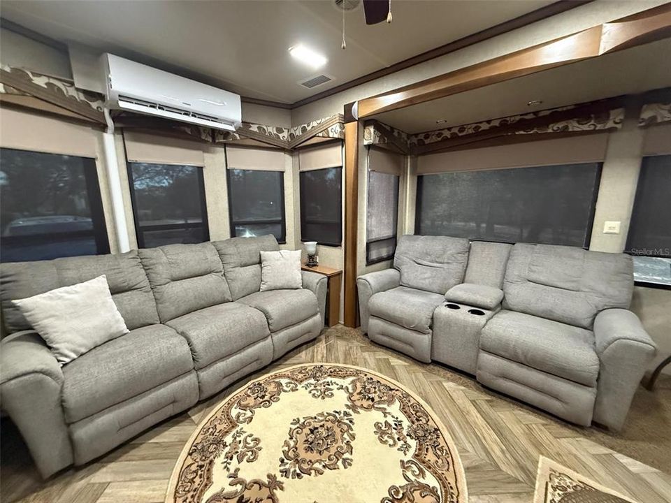 На продажу: $124,900 (1 спален, 1 ванн, 400 Квадратных фут)