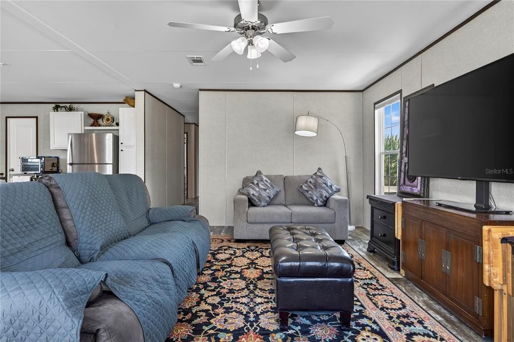 For Sale: $439,999 (3 beds, 2 baths, 1404 Square Feet)