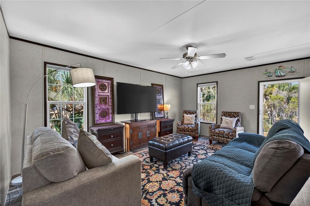 For Sale: $439,999 (3 beds, 2 baths, 1404 Square Feet)