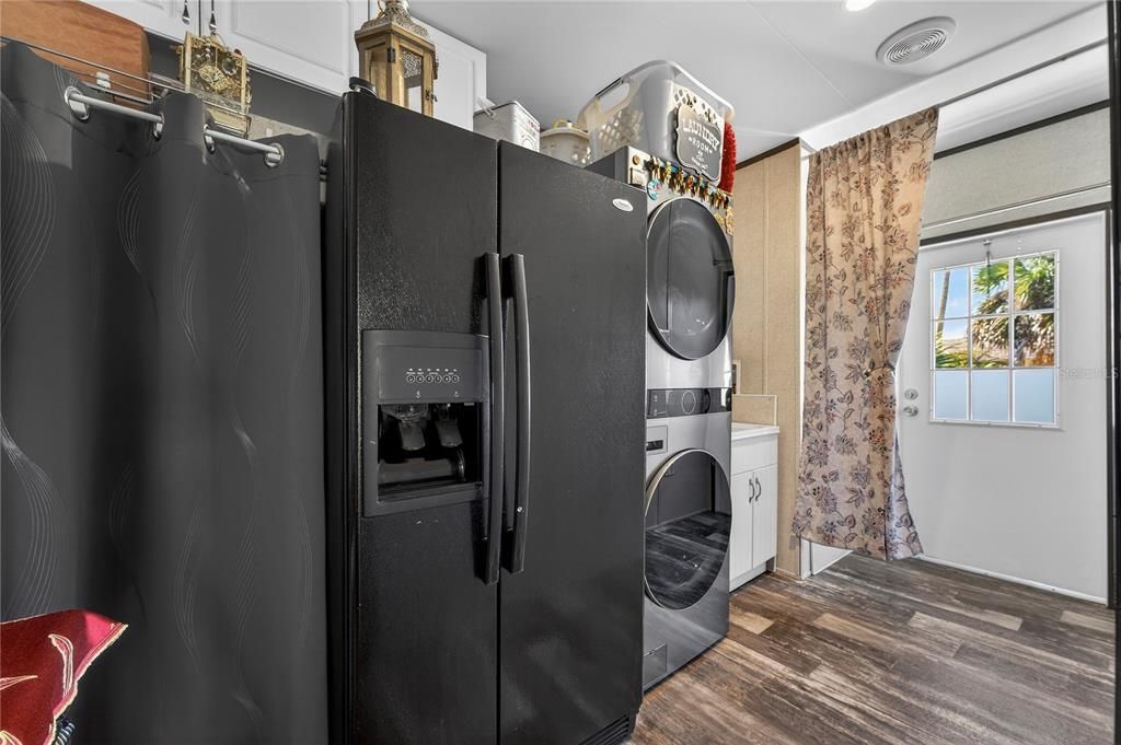 For Sale: $439,999 (3 beds, 2 baths, 1404 Square Feet)