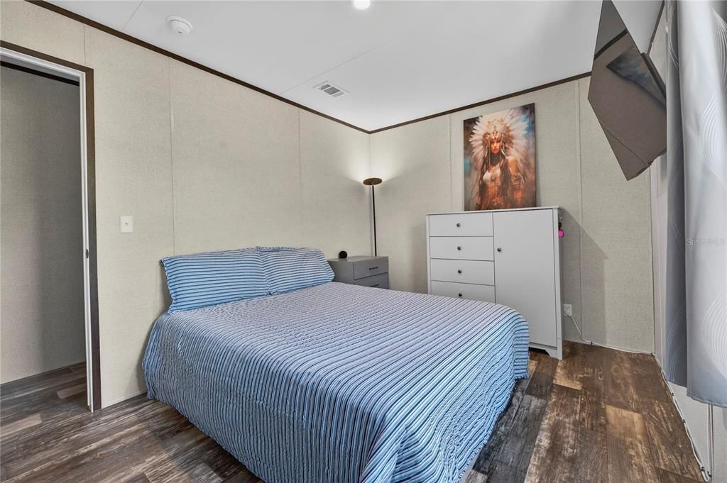 For Sale: $439,999 (3 beds, 2 baths, 1404 Square Feet)