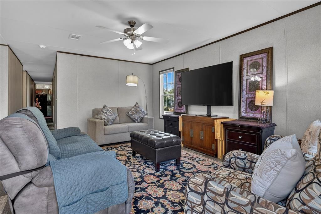 For Sale: $439,999 (3 beds, 2 baths, 1404 Square Feet)