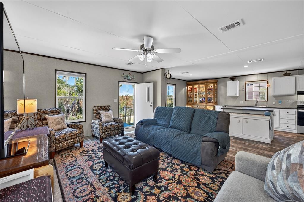 For Sale: $439,999 (3 beds, 2 baths, 1404 Square Feet)