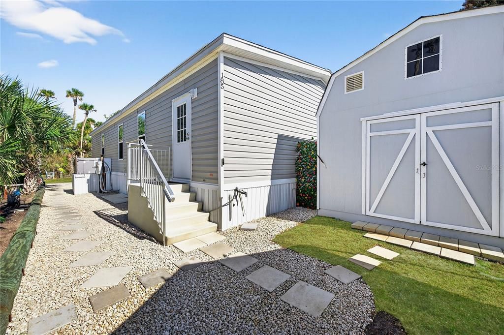 For Sale: $439,999 (3 beds, 2 baths, 1404 Square Feet)