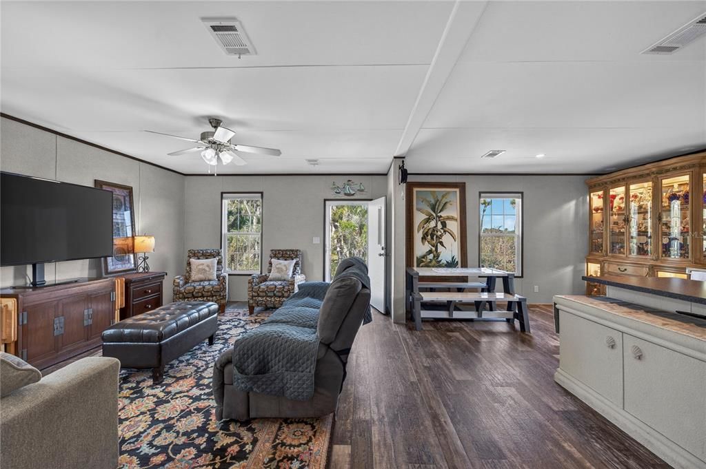 For Sale: $439,999 (3 beds, 2 baths, 1404 Square Feet)