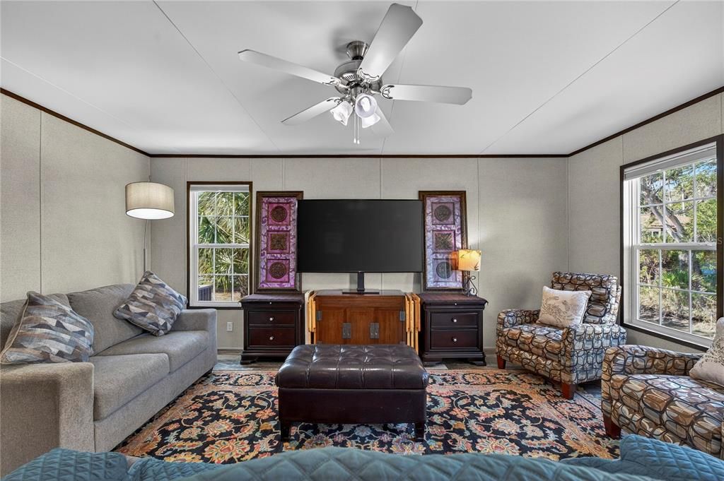 For Sale: $439,999 (3 beds, 2 baths, 1404 Square Feet)