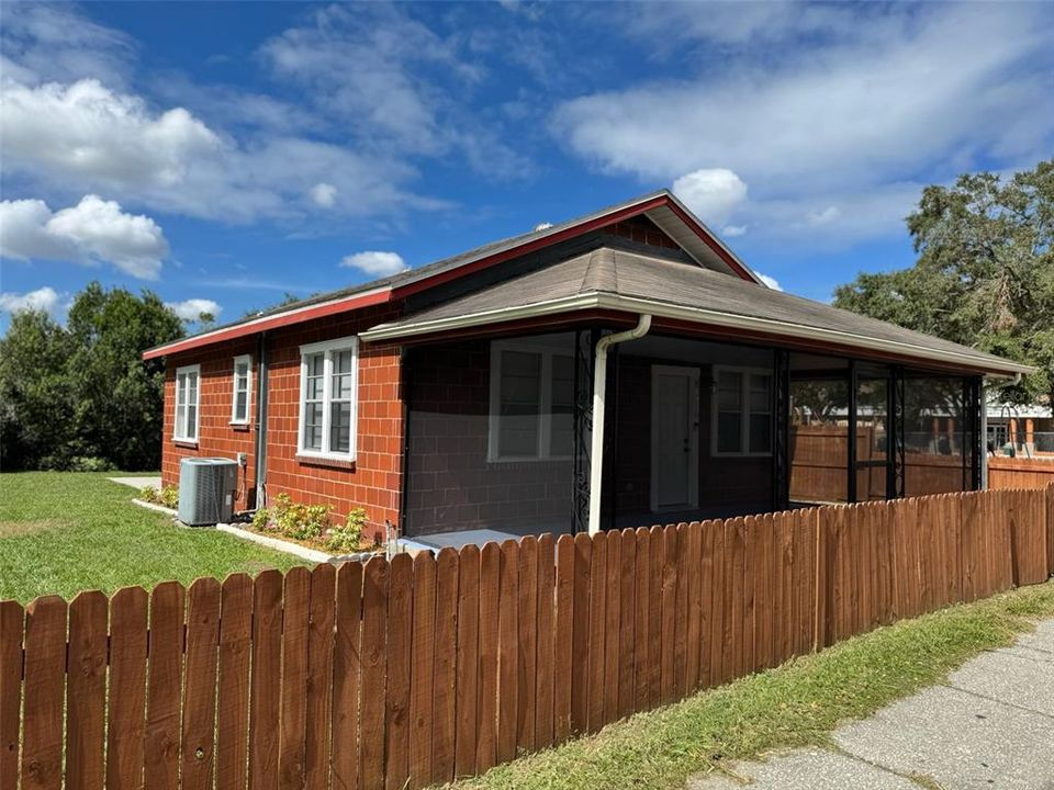Activo con contrato: $265,000 (3 camas, 1 baños, 1134 Pies cuadrados)