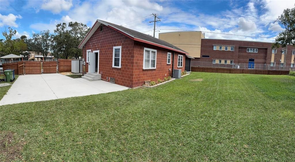 Activo con contrato: $265,000 (3 camas, 1 baños, 1134 Pies cuadrados)