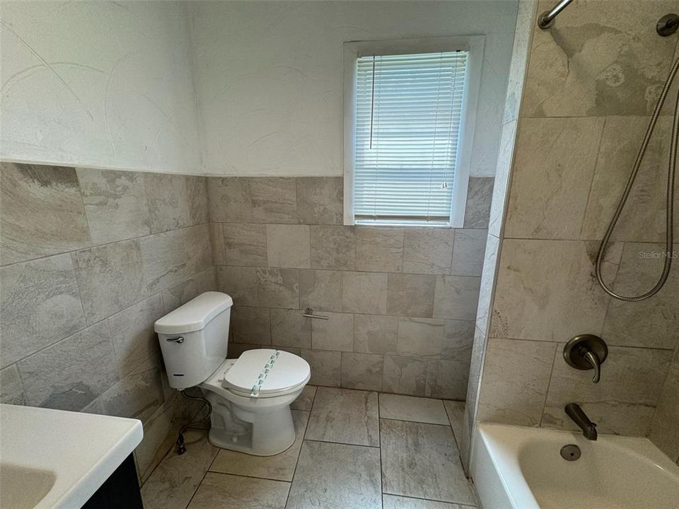 Activo con contrato: $265,000 (3 camas, 1 baños, 1134 Pies cuadrados)