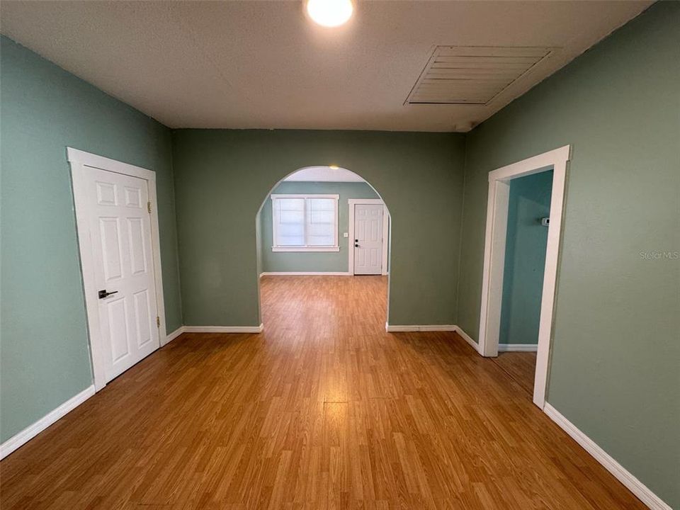Activo con contrato: $265,000 (3 camas, 1 baños, 1134 Pies cuadrados)