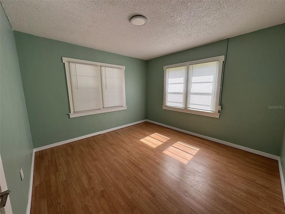 Activo con contrato: $265,000 (3 camas, 1 baños, 1134 Pies cuadrados)