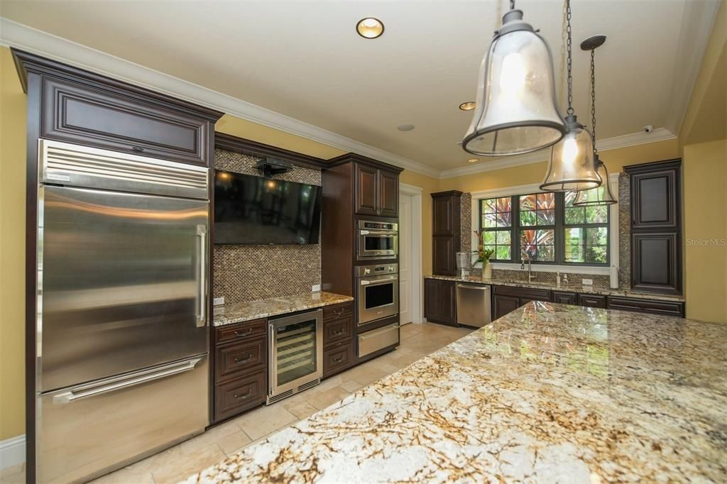 Под контрактом: $425,000 (3 спален, 2 ванн, 1684 Квадратных фут)