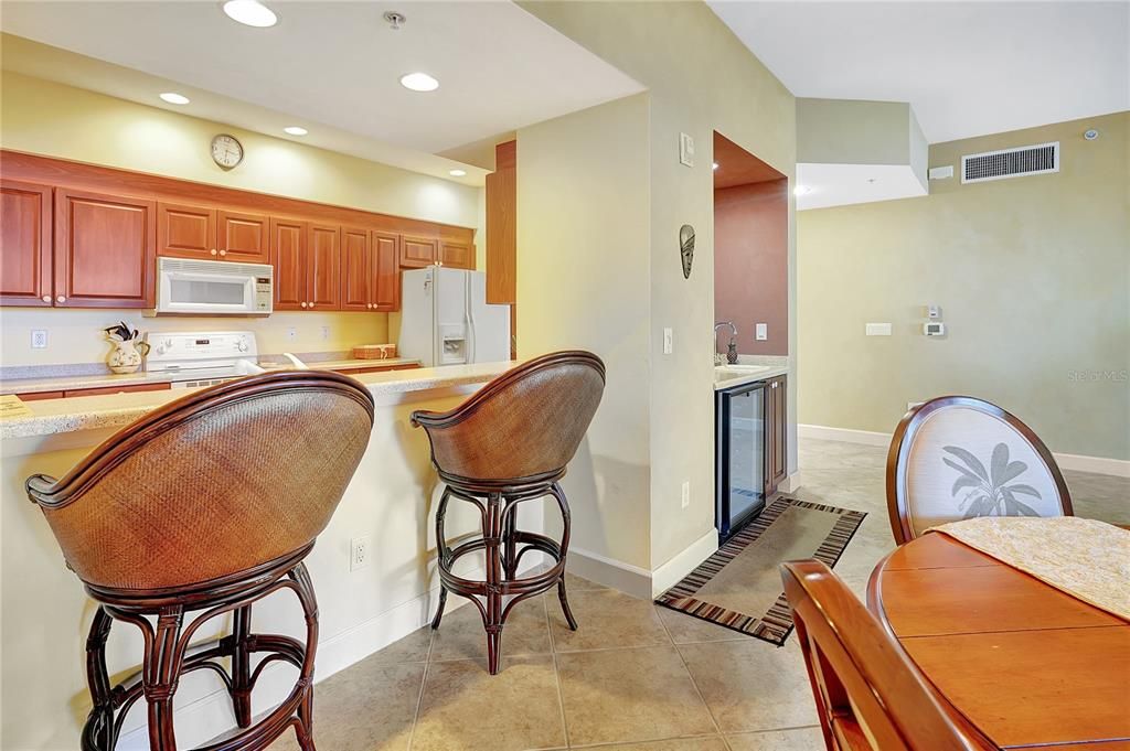 En Venta: $799,000 (2 camas, 3 baños, 2430 Pies cuadrados)