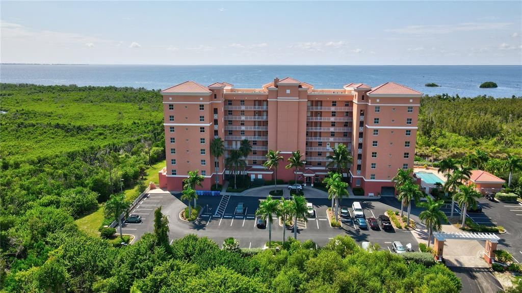 En Venta: $799,000 (2 camas, 3 baños, 2430 Pies cuadrados)